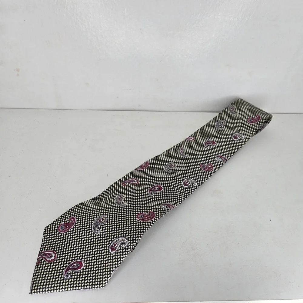 Christian Dior Beautiful All Silk Paisley Neck Tie Gray Purple Pink‎ Woven Italy